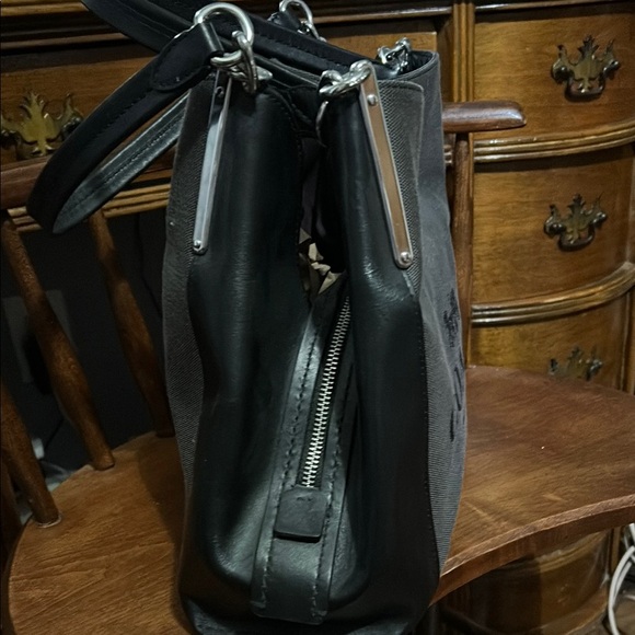 COACH Dalton Shoulder Bag. - Picture 3 of 10